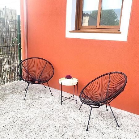 A Casa Vermella Con Jardin A 10 Minutos De Santiago De Compostela Lägenhet Ortono Exteriör bild