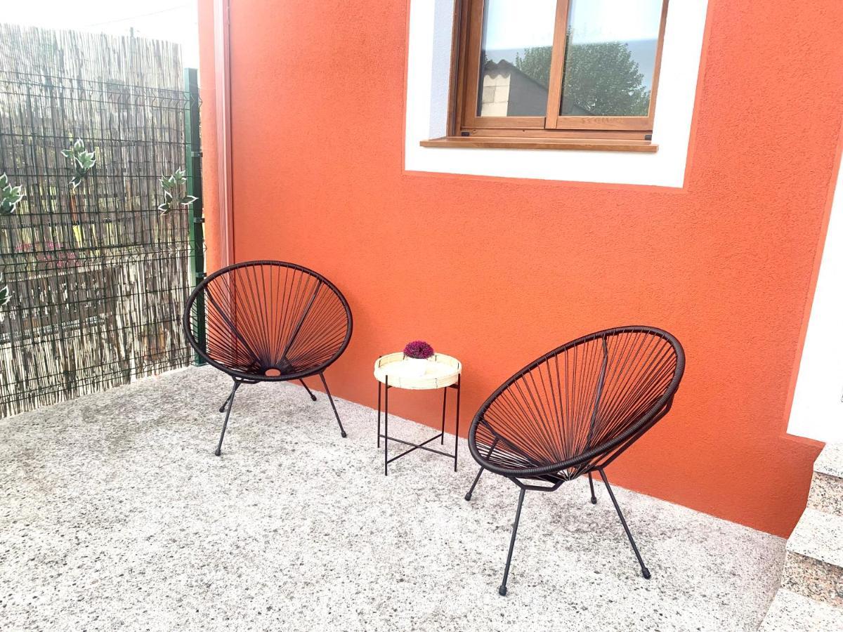 A Casa Vermella Con Jardin A 10 Minutos De Santiago De Compostela Lägenhet Ortono Exteriör bild